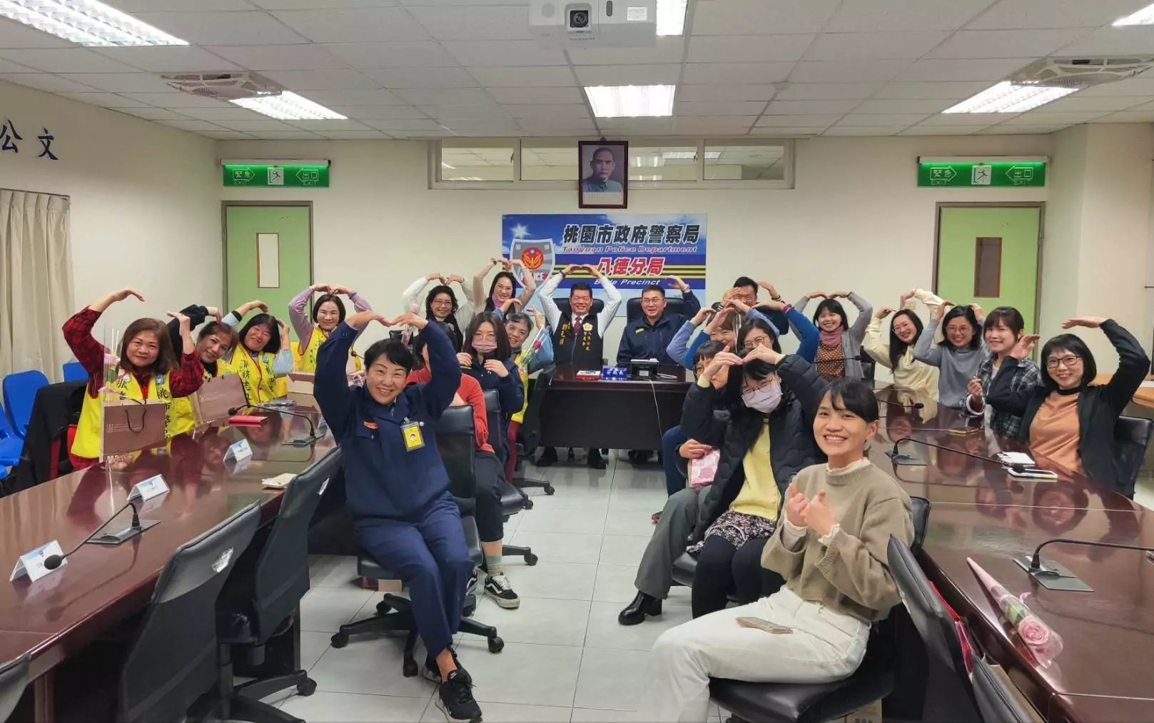 婦女節暖心祝福 八德警分局贈禮慰勞女性同仁與志工 婦女節暖心祝福 八德警分局贈禮慰勞女性同仁與志工