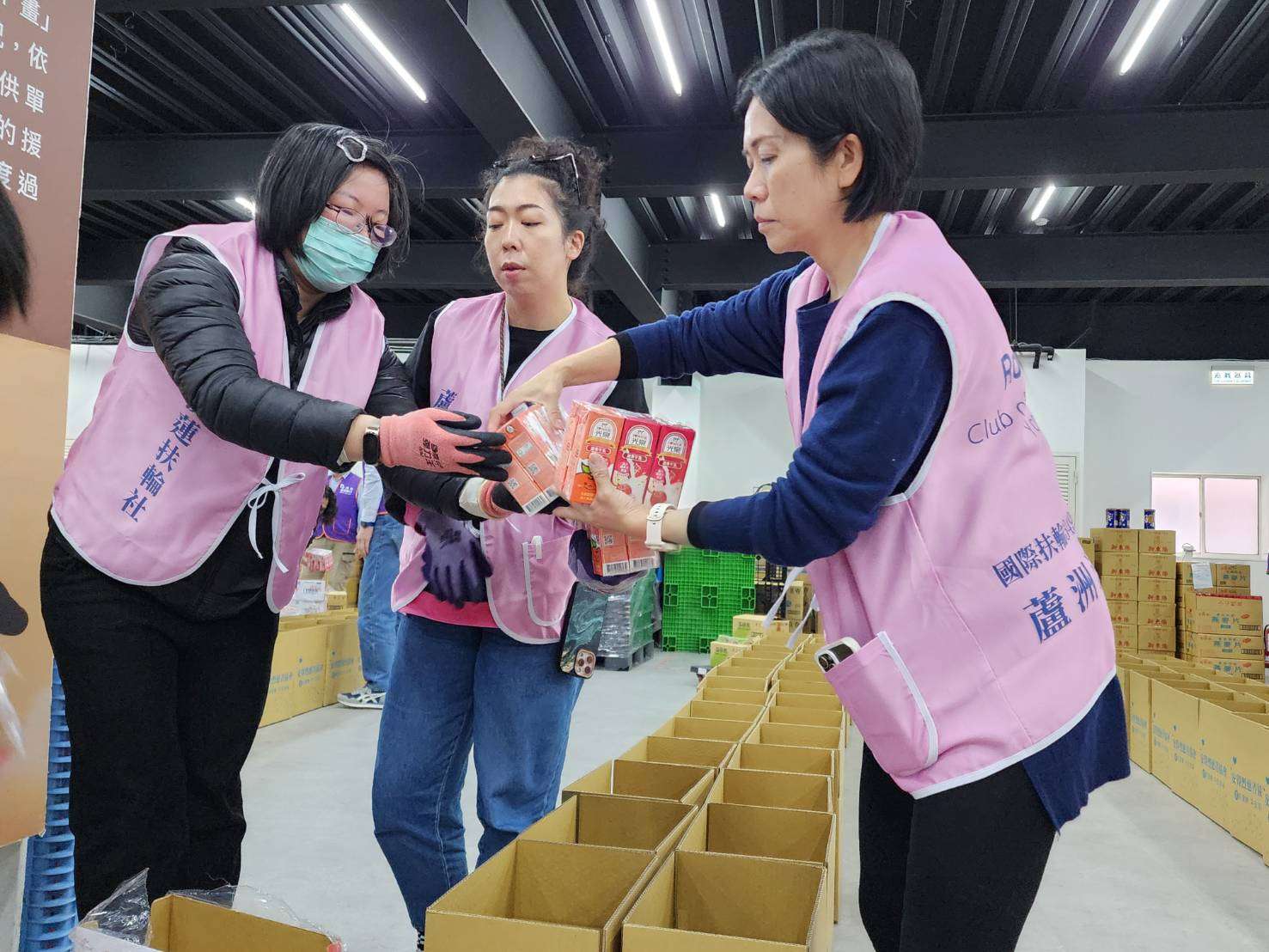 湧蓮扶輪社攜手安得烈慈善協會 膳糧食物箱溫暖弱勢家庭 761897 0 0
