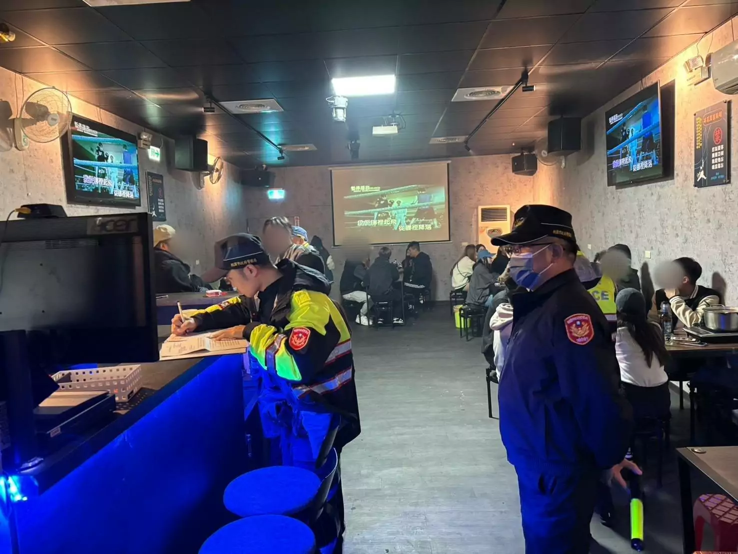 八德警執行雷霆除暴專案行動 維護治安平穩 八德警執行雷霆除暴專案行動 維護治安平穩
