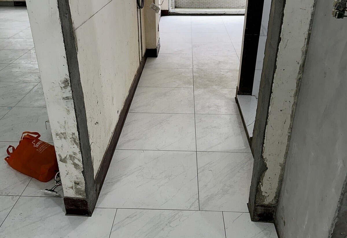 消費者恐賠更多!他揭重鋪磁磚「驚見離譜瑕疵」