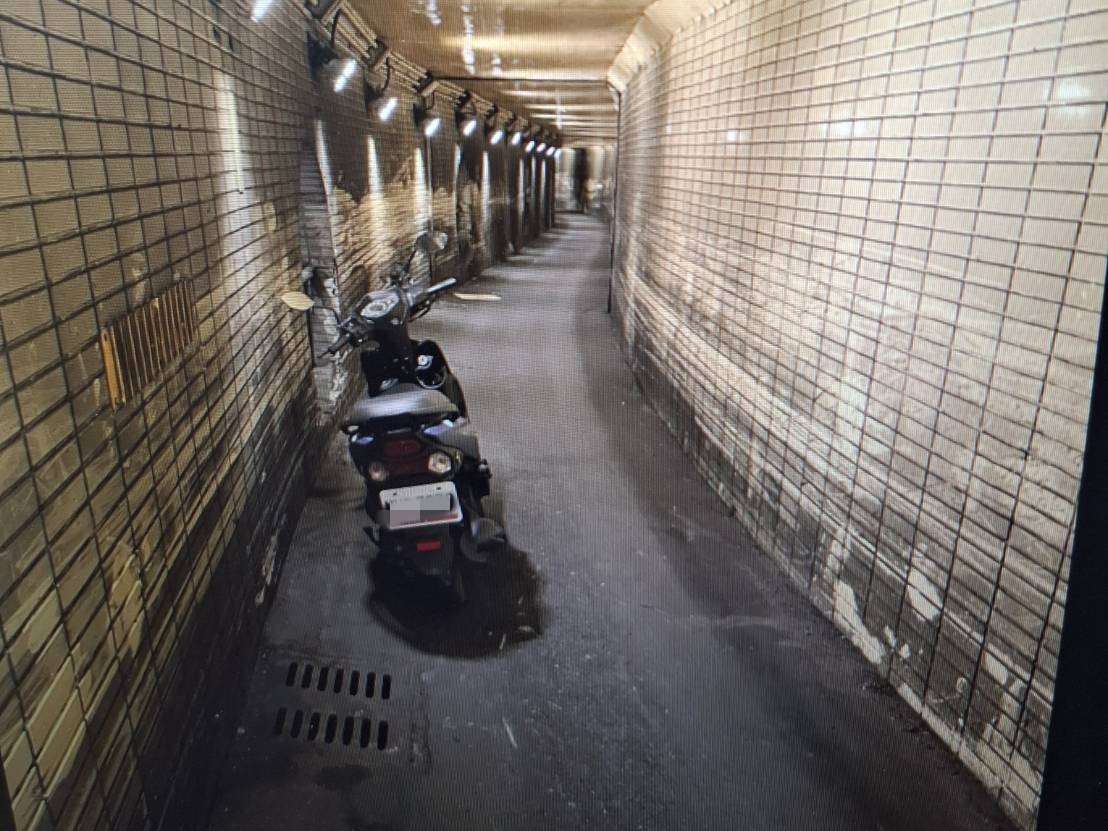 疑「地面異物」釀禍!30歲女騎地下道壓到慘摔 827755 0 副本 0