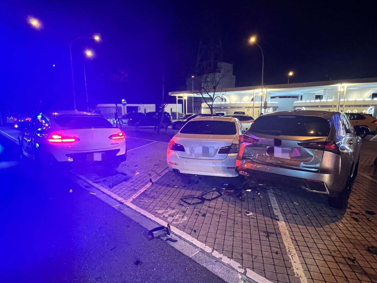 楊梅休息站又傳車禍 他擦撞6車受傷送醫 896306 0