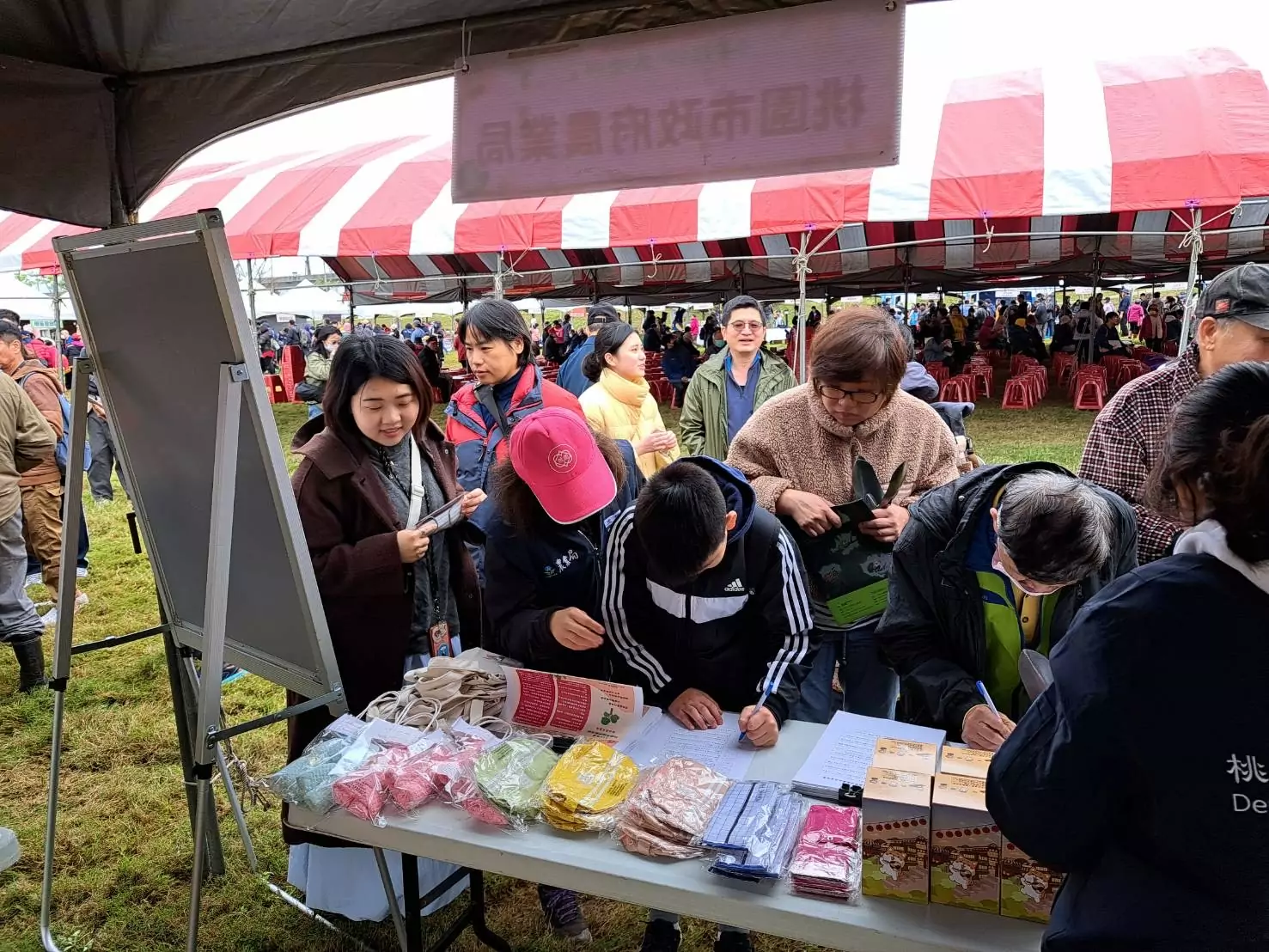 桃園植樹節活動熱鬧登場 張善政攜手女性青農共栽梔子花 IMG 1805