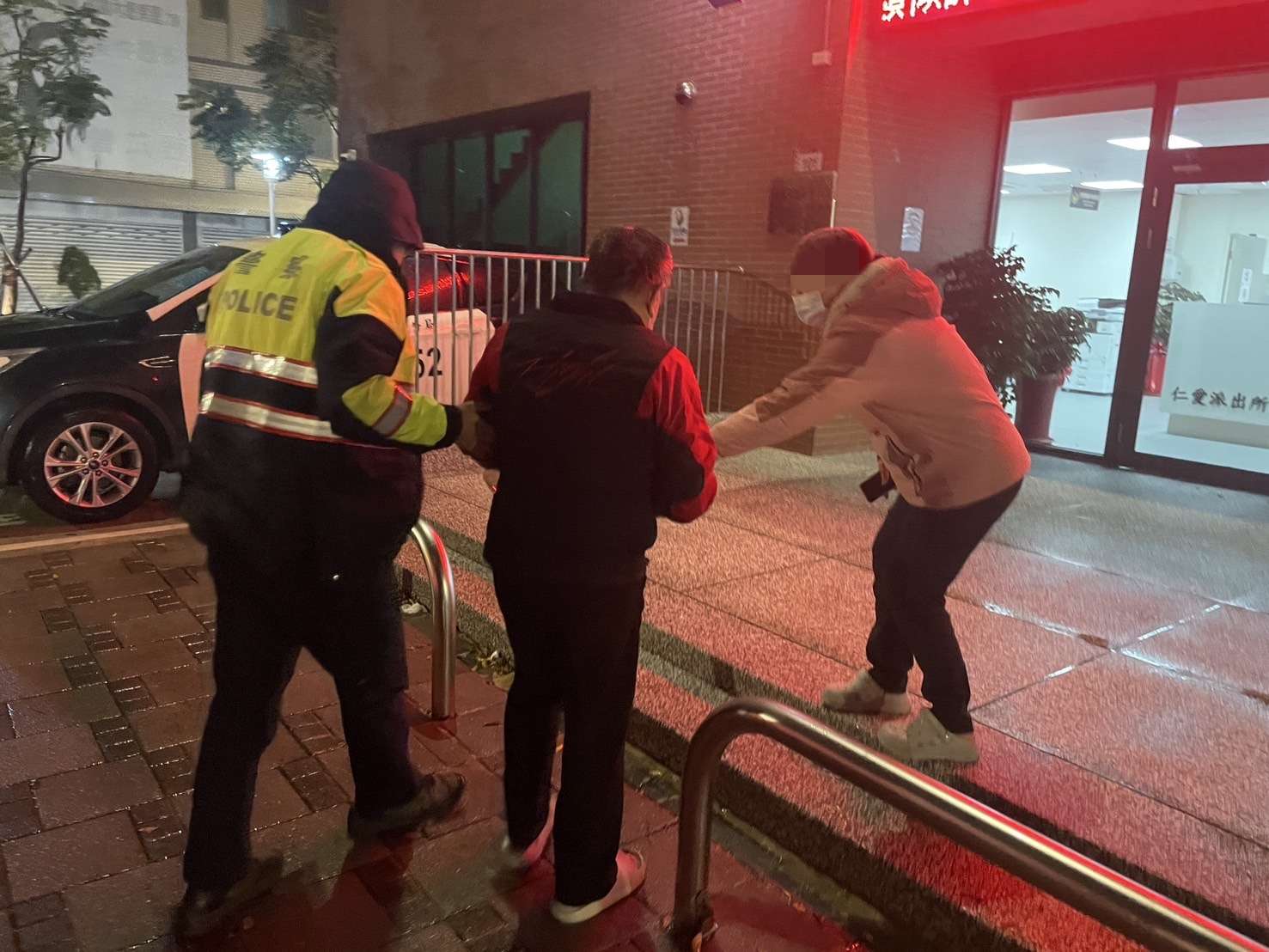 7旬騎士深夜迷途7小時　壢警冒雨尋人