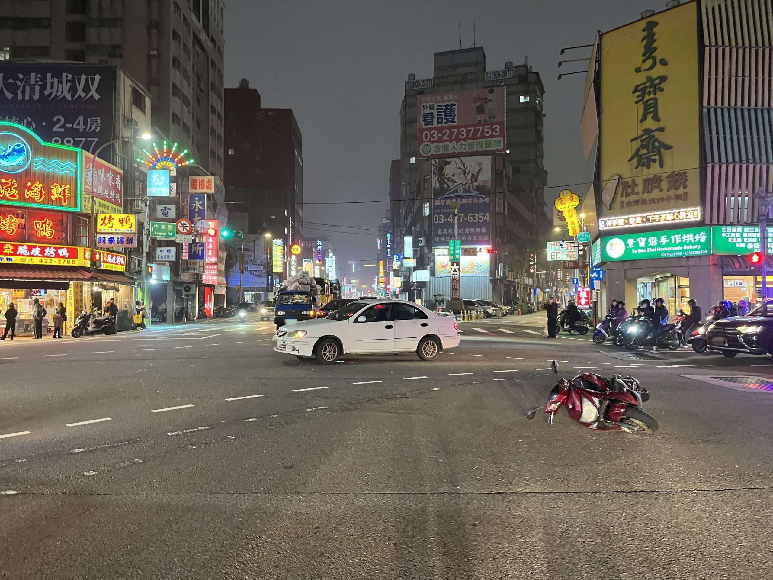 【有片】與左轉車碰撞 男騎士慘摔地上翻滾 S 12493125 0 scaled