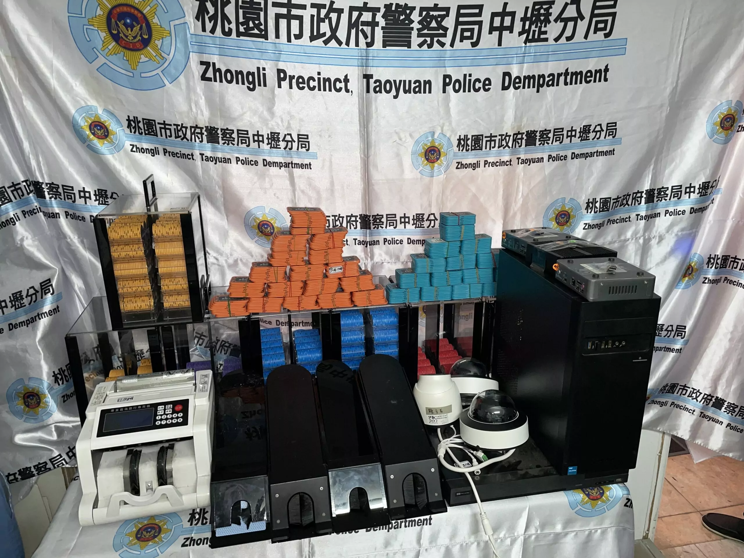 被抓過還不怕?中壢百家樂賭場再被抄 警查扣賭資、籌碼總值1億5000萬 被抓過還不怕?中壢百家樂賭場再被抄 警查扣賭資、籌碼總值1億5000萬