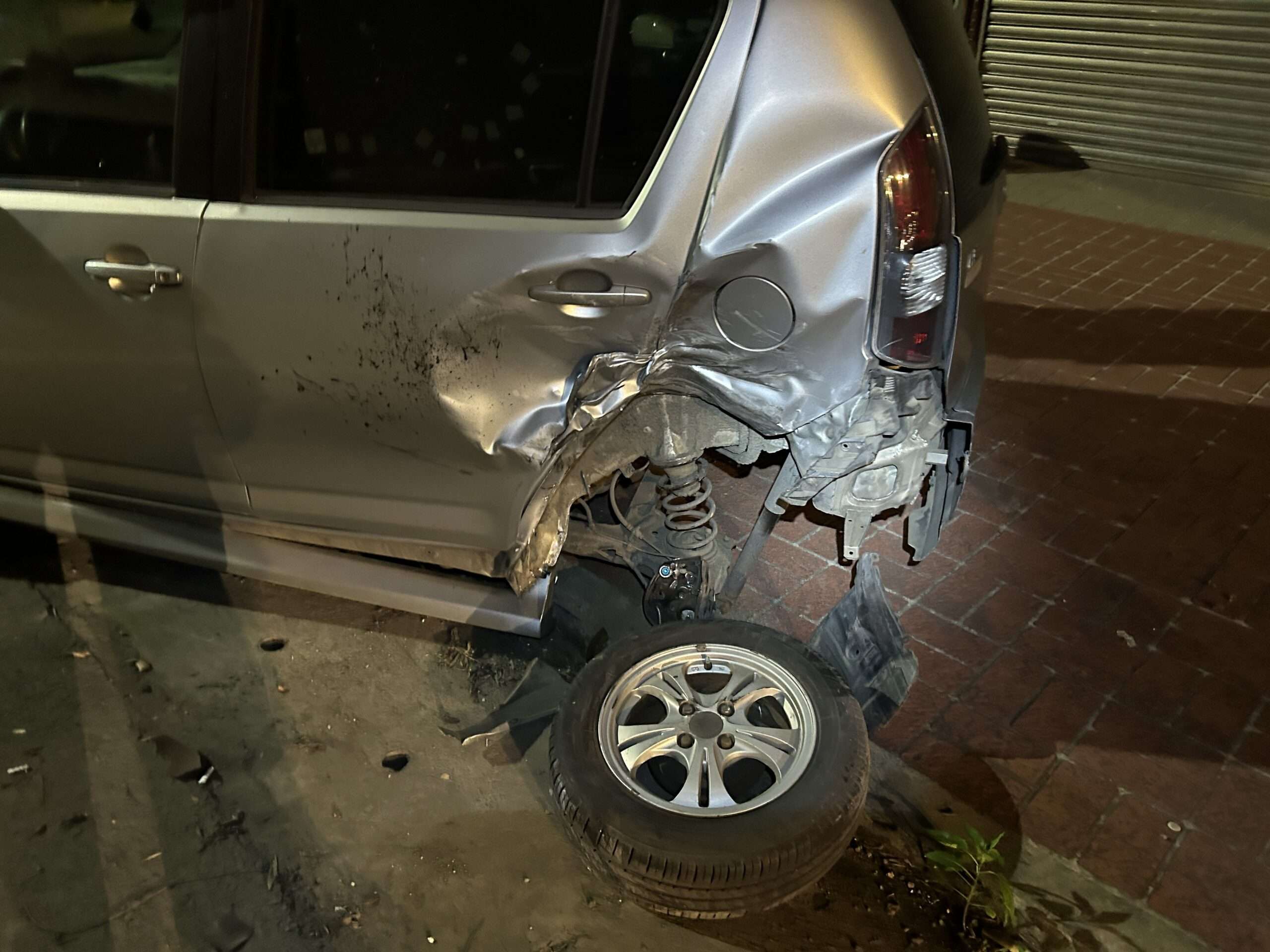 【有片】誇張!中壢男凌晨酒駕自撞 路旁1轎車13機車全遭殃 S 12582960 0 scaled