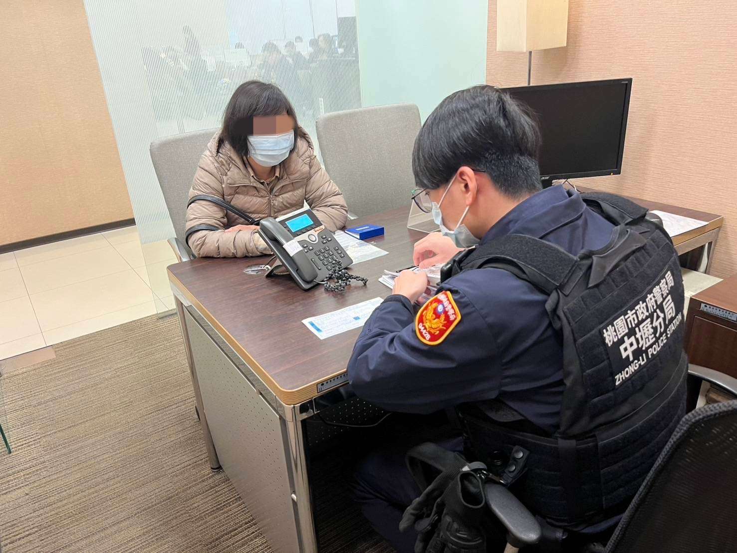 投資土地付325萬斡旋金卻拿不出契約 中壢警銀聯手阻詐 S 12673027 0