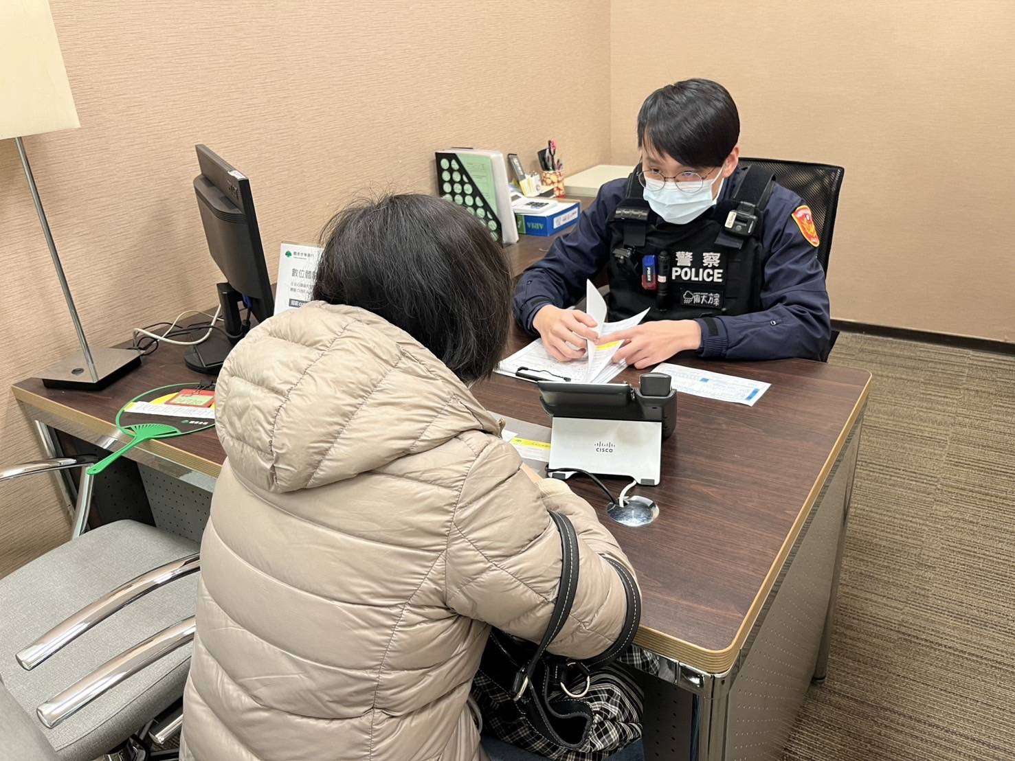 投資土地付325萬斡旋金卻拿不出契約 中壢警銀聯手阻詐 S 12673028 0
