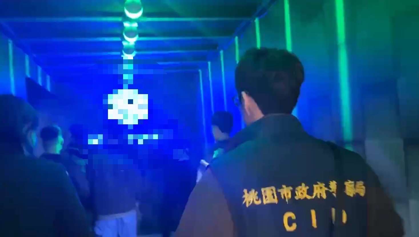 桃警跨縣市抓涉毒移工舞廳 出動3台巴士帶回138人驗尿 S 19120230 0