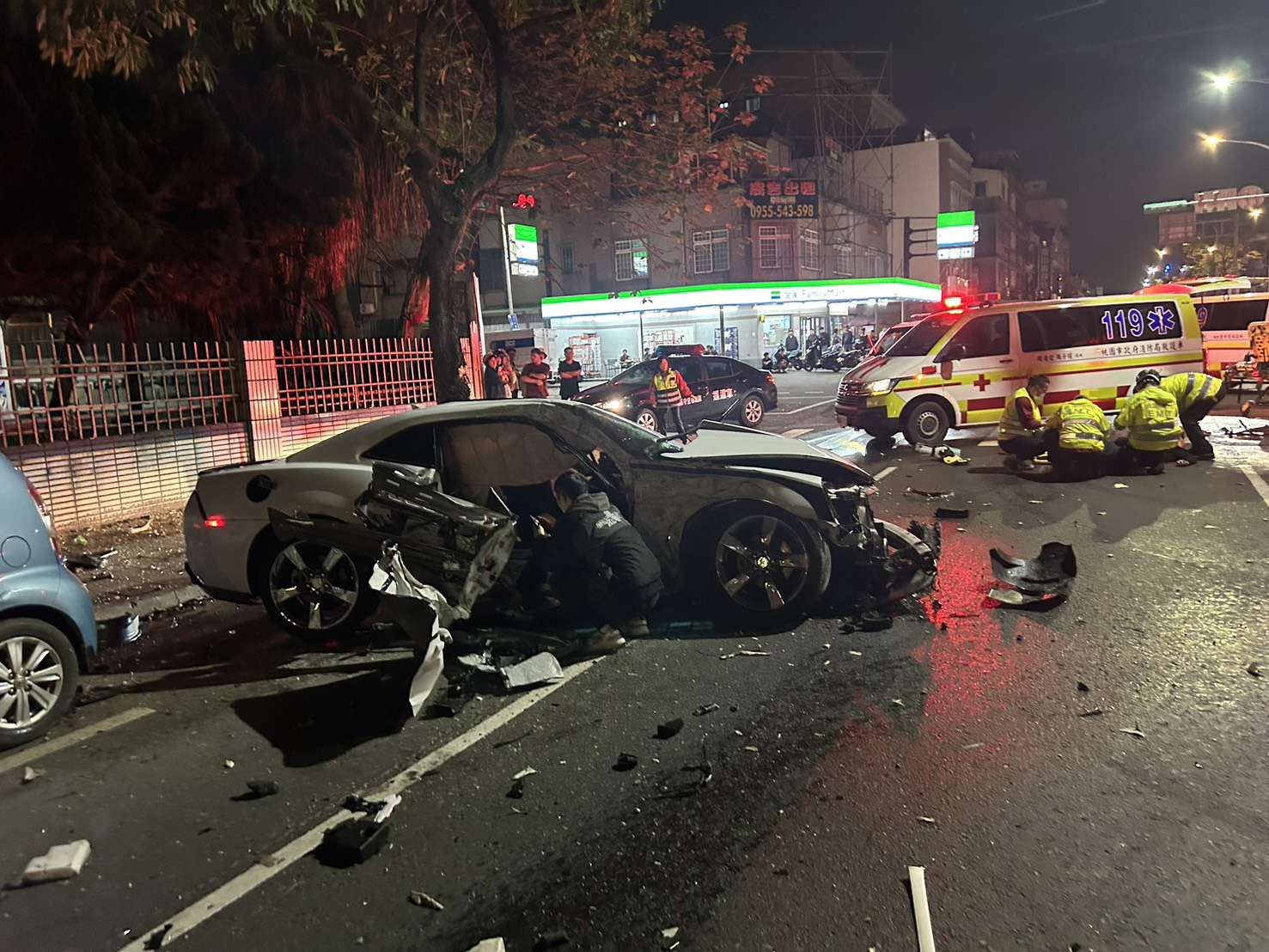 【有片】左轉遭直行車高速衝撞驚悚畫面曝 47歲男送醫搶救仍不治 S 23142853