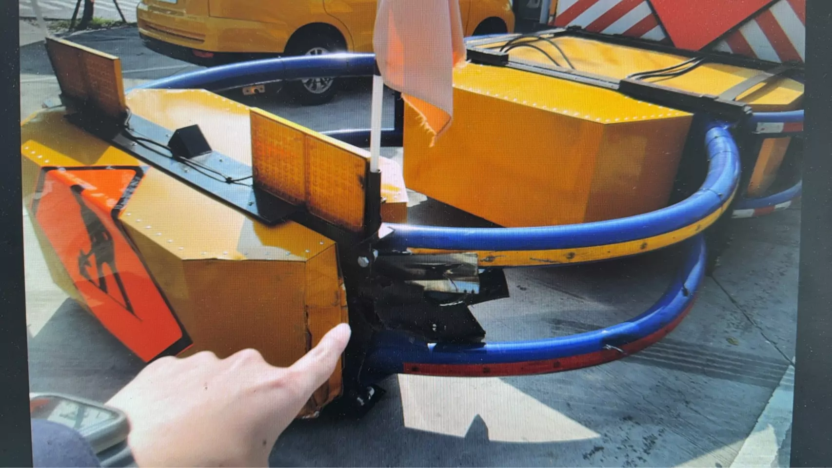又是過度依賴輔助駕駛系統釀禍?小客車國1楊梅段撞緩撞車 S 28213445