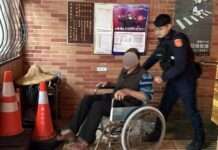 7旬翁深夜赤腳獨走街頭 龜山警靠「這招」助返家