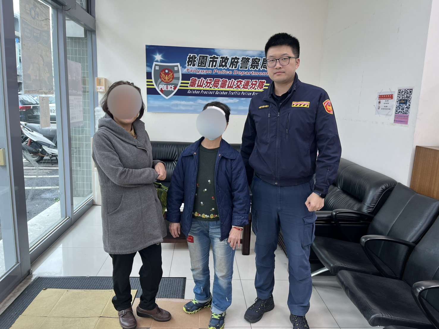 七旬婦外出跌倒撞破頭 龜山警暖心助返家 S 378953735