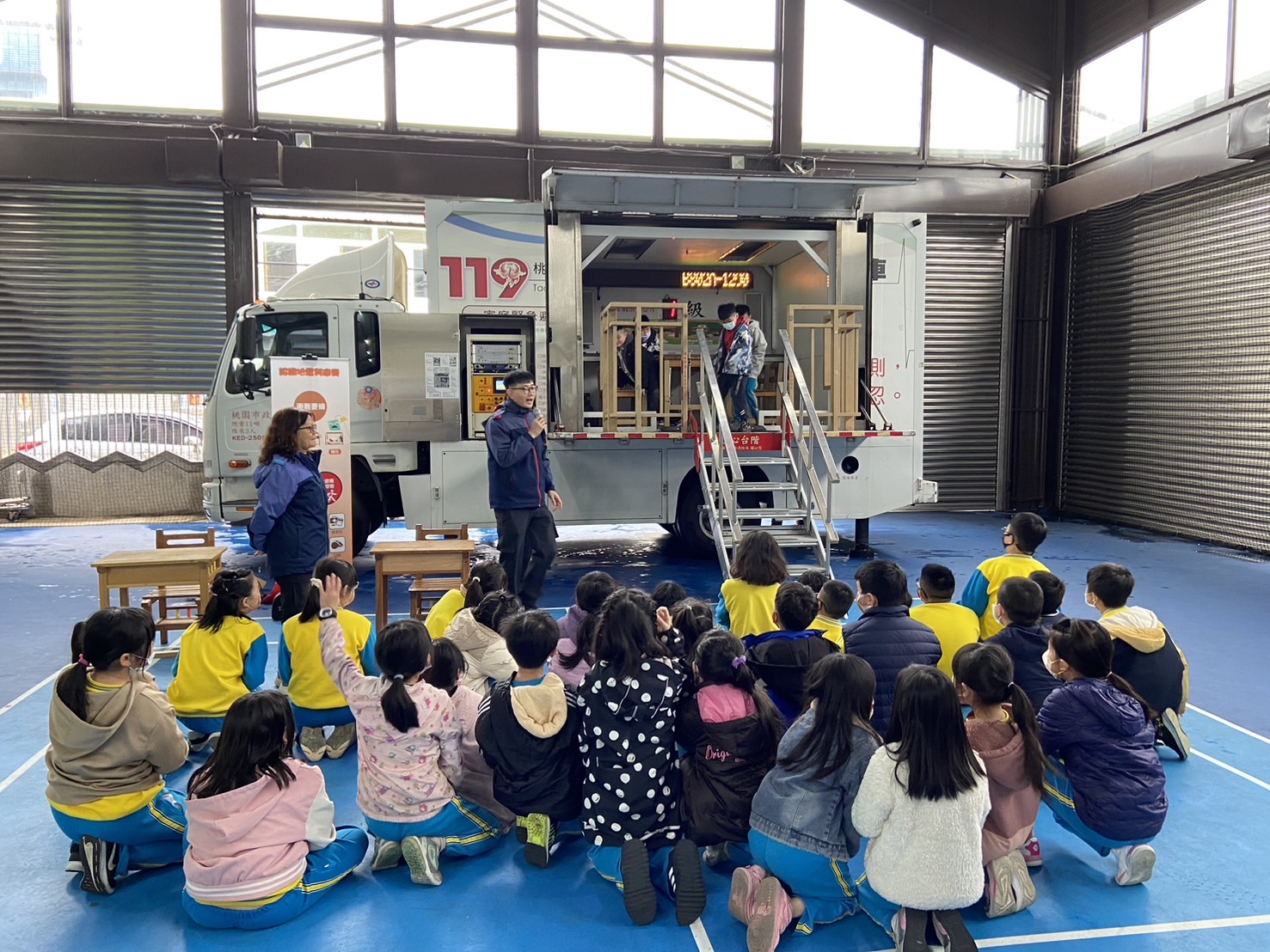 桃消大園分隊舉辦防災宣導 溪海國小學童變身小小消防員 S 45613081 0