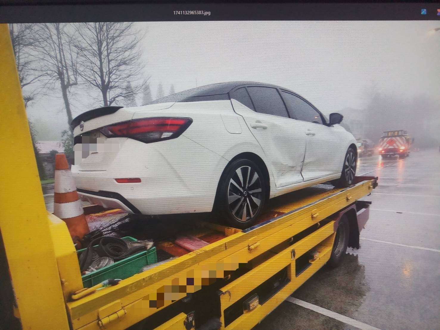 【有片】國2南桃園段2車變換車道互撞 網:雙人芭蕾? S 49496110