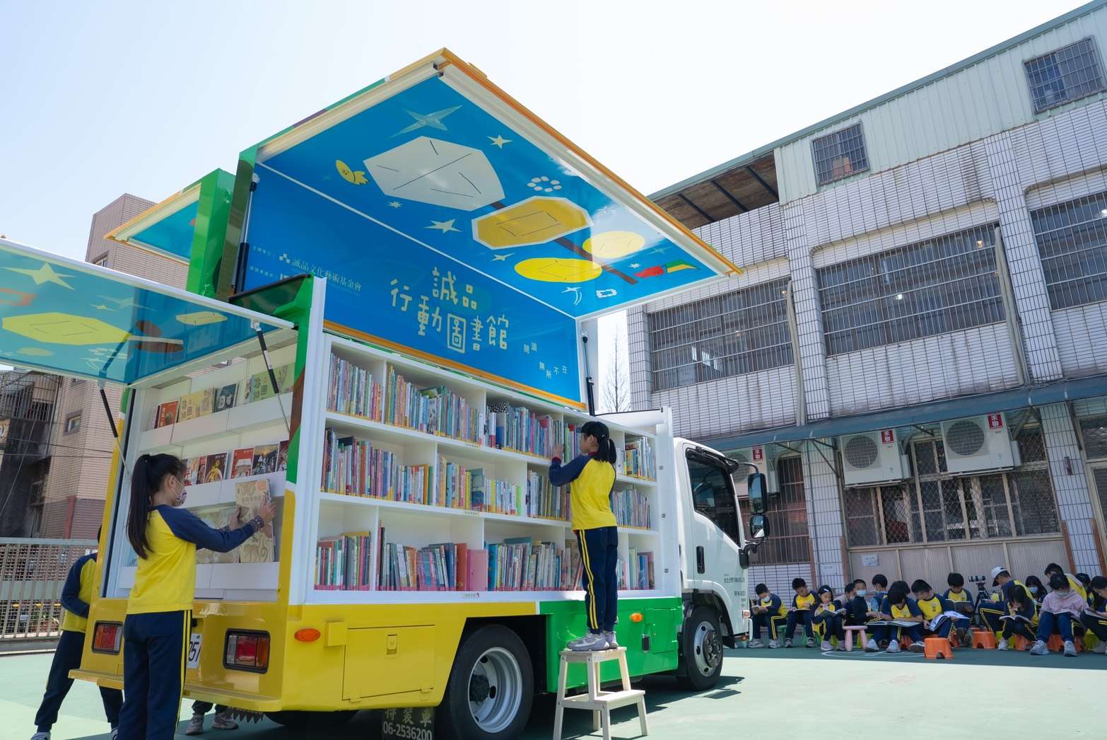 ISUZU台北合眾汽車推廣閱讀教育 打造彩繪書車「行動圖書館」 3月全新啟航 S 60678185