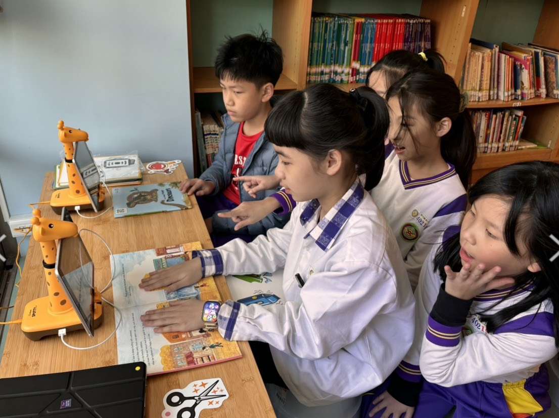 桃園慈文國小「木光書林」圖書館揭牌 學生搶玩AR科技學外語 S 61071387