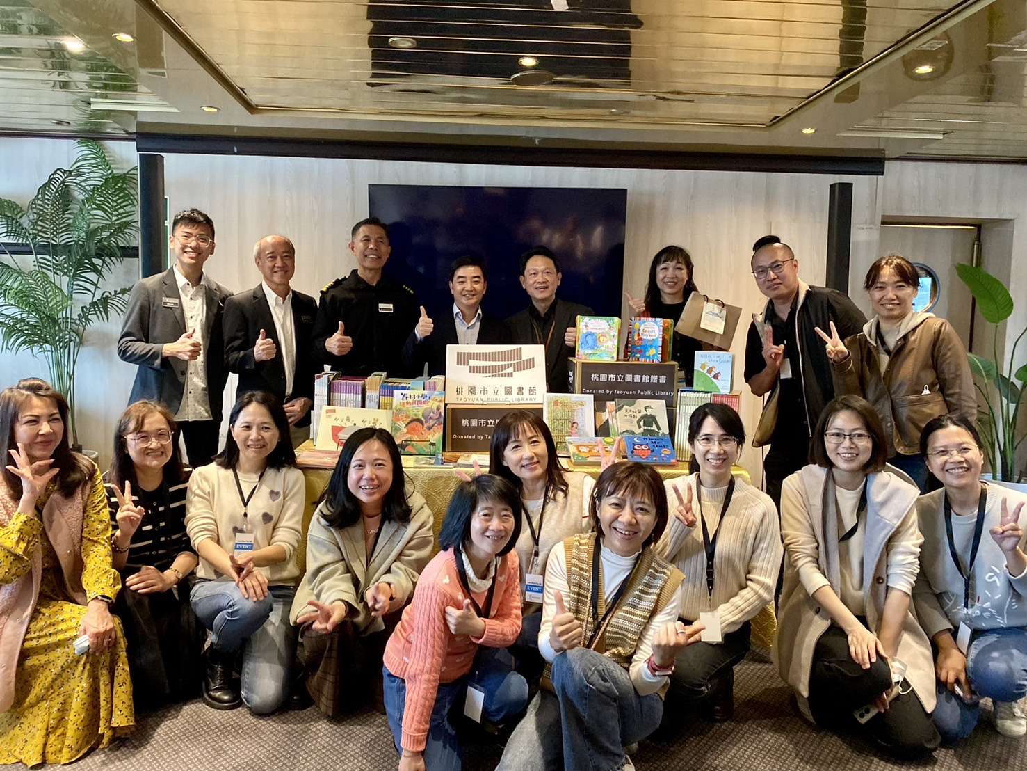 桃市圖響應「望僕號」海上閱讀推廣計畫 跨局處捐100本在地特色繪本 S 69296158 0