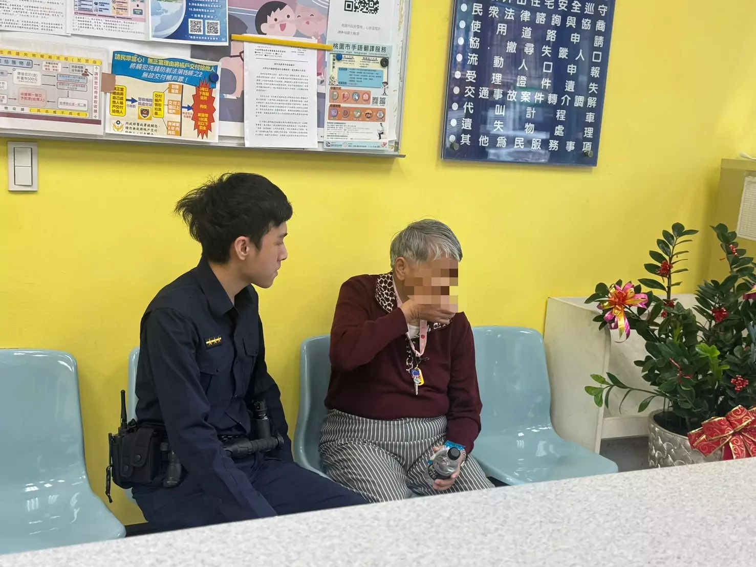 楊梅警:為長輩配戴失智手環「少做1事」 恐無法發揮效用 楊梅警:為長輩配戴失智手環「少做1事」 恐無法發揮效用