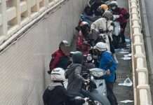 疑「地面異物」釀禍!30歲女騎地下道壓到慘摔