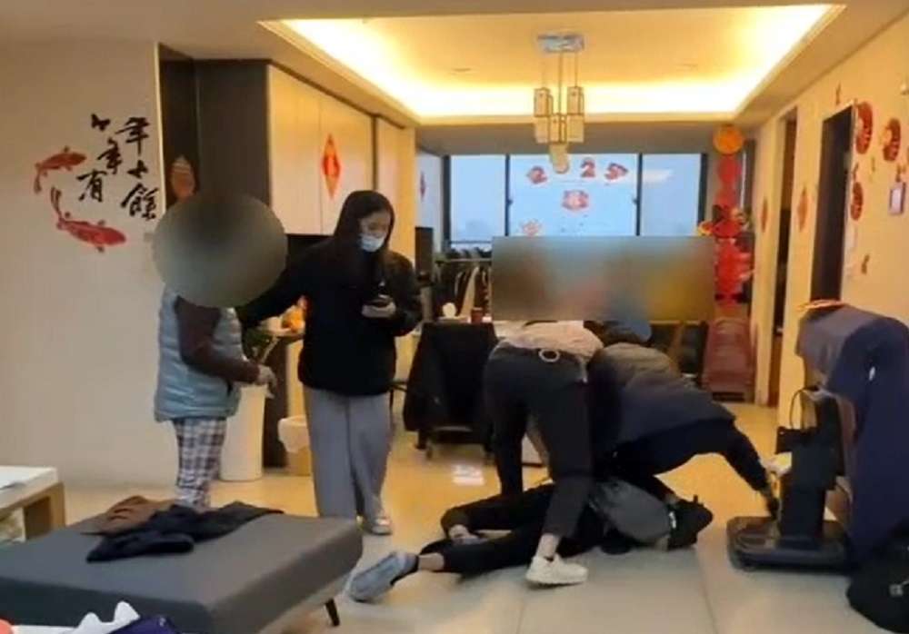 【有片】桃警逮車手 受害婦執迷不悟高喊:這不是詐欺 fadad