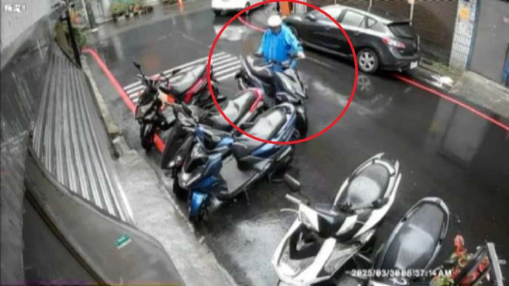 【有片】衰!機車被任意移動 無辜車主慘遭開單 hs6g56sf