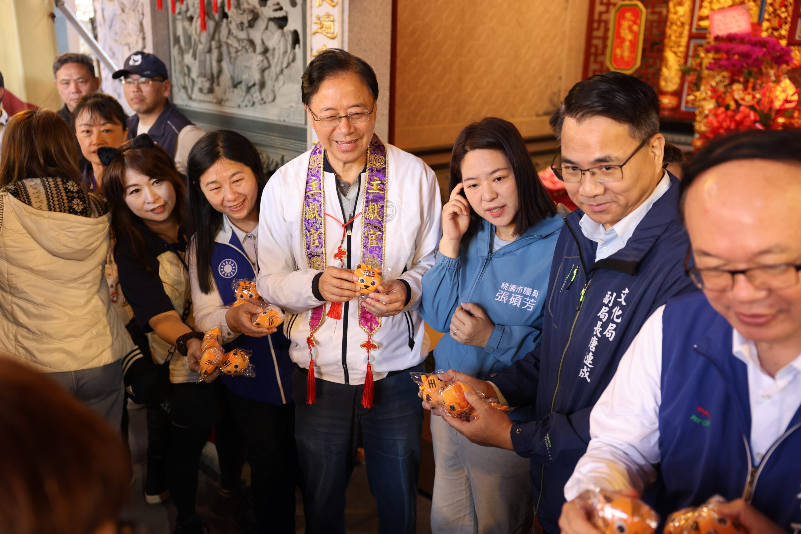 張善政市長親自發送平安禮給市民，讓大家把平安帶回家，幸福一整年2 scaled