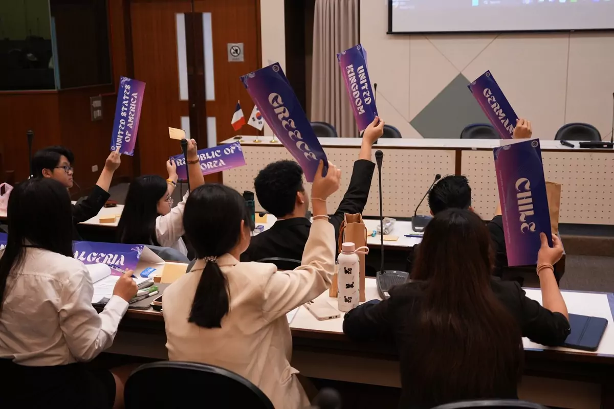 03 第一委員會於CYCUMUN 2025會議中針對議題進行最終表決，展現青年代表的專業與投入。 0