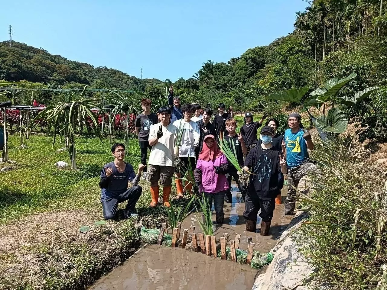 龍華科大深耕在地關懷弱勢 獲《遠見》USR大學社會責任獎肯定 龍華科大深耕在地關懷弱勢 獲《遠見》USR大學社會責任獎肯定