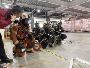 桃消竹圍分隊前進蝦皮理貨中心 火災搶救演練過程逼真