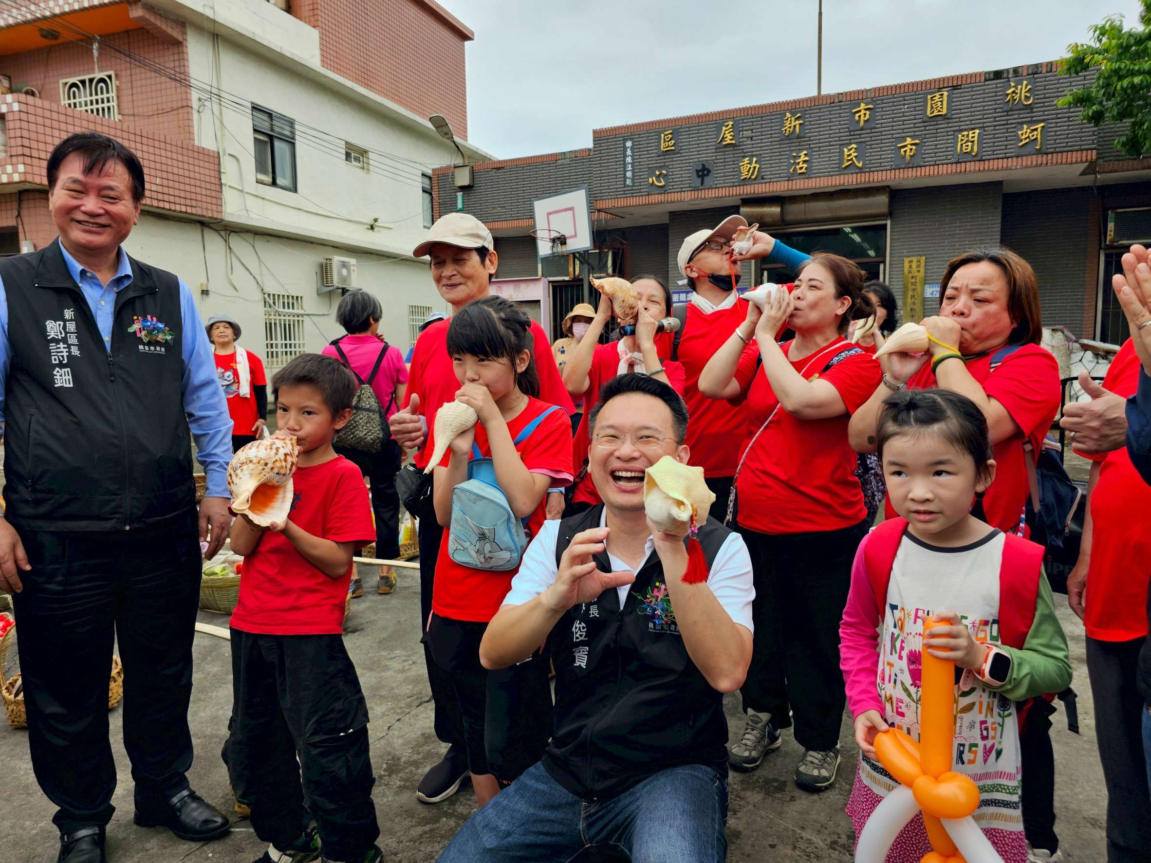 蘇俊賓與民共挑福擔創意踩街 讚石滬媽祖文化節「規模不大卻精彩」 1321315 2