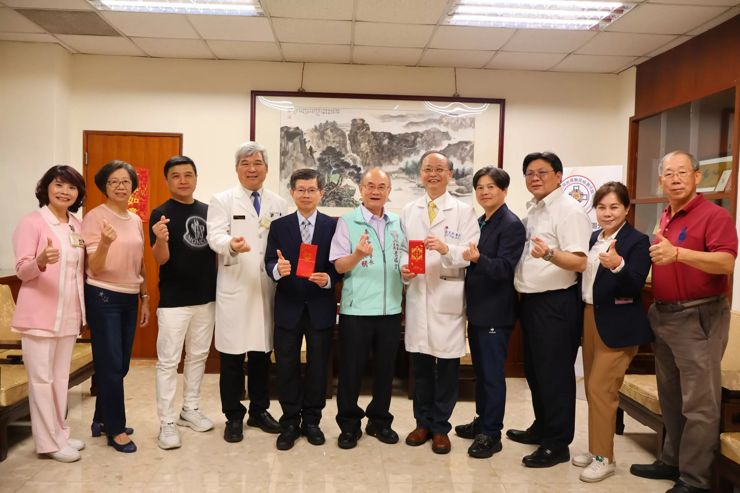 桃園企業、基金會暖贈北榮桃分院潔膚露 肯定護理人員辛勞 桃園企業、基金會暖贈北榮桃分院潔膚露 肯定護理人員辛勞