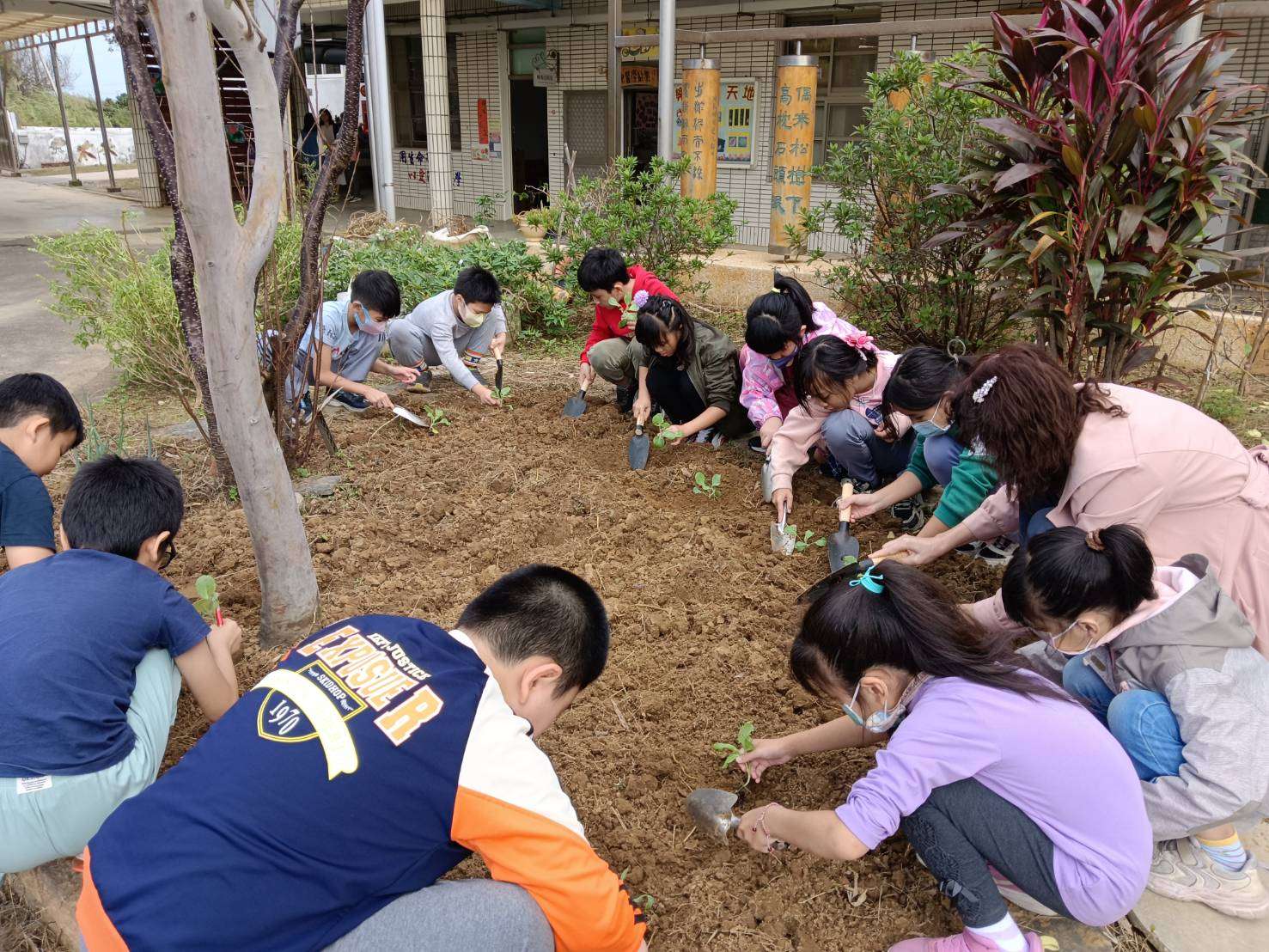 育仁國小推動食農教育 兒童節送愛心蔬菜到愛心家園 134123 0