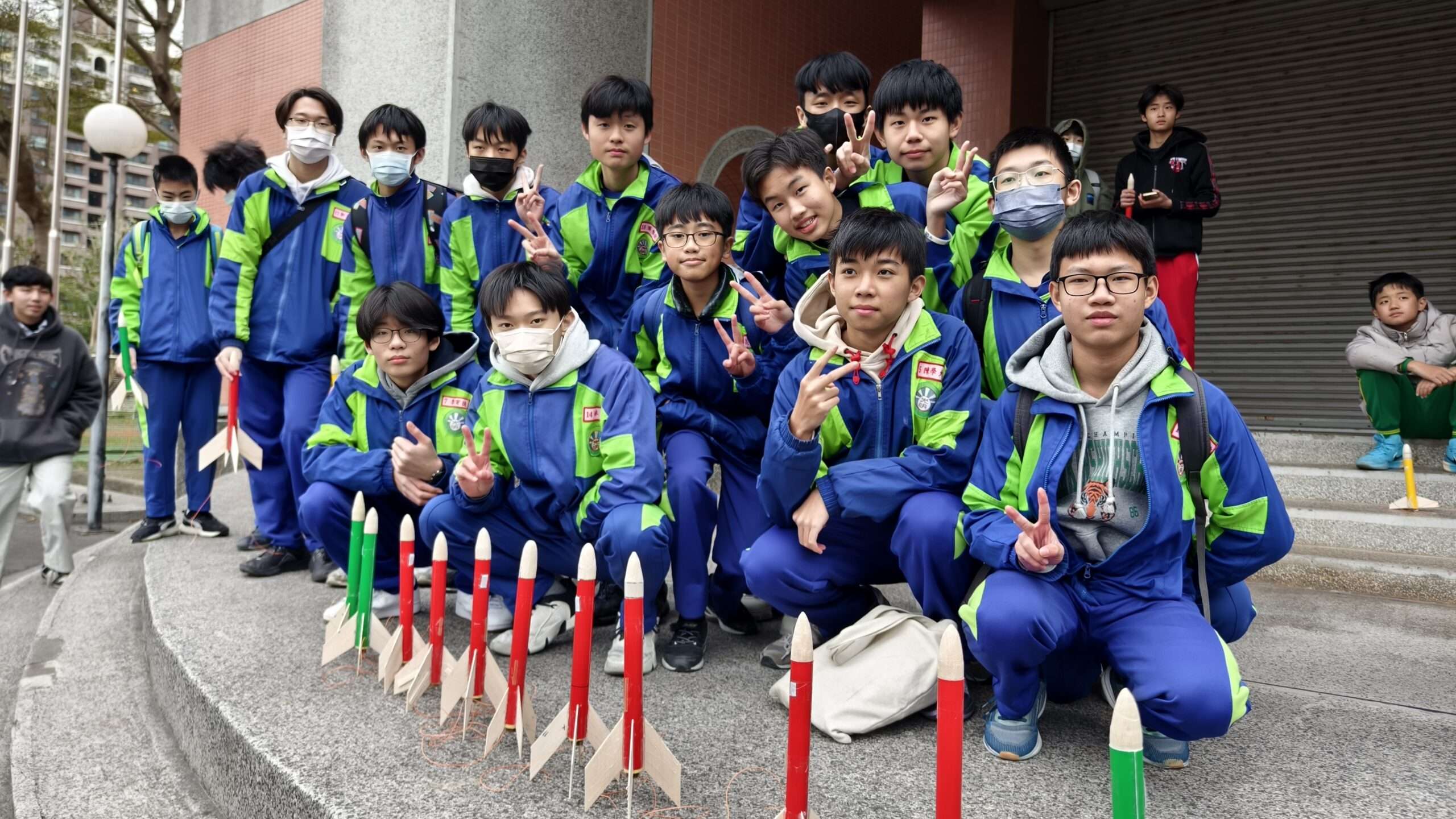 桃市光明國中舉辦航太體驗營 學子DIY火箭直呼滿滿成就感 138099 0 scaled