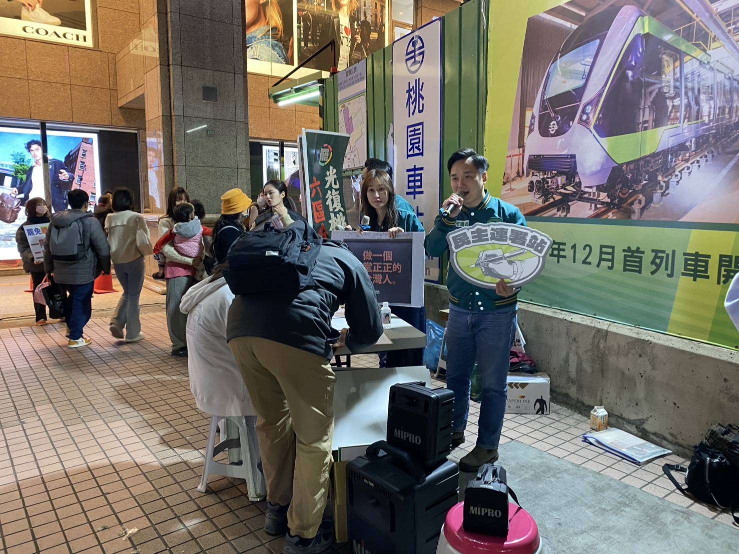 收件倒數!民進黨議員街頭設站籲民眾連署罷免 1687609 0