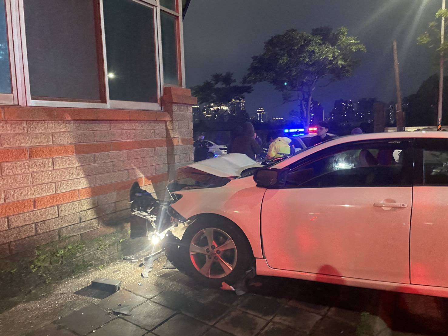 未成年駕駛違規拒檢狂飆 警鳴4槍追捕逮3人 2114284 0