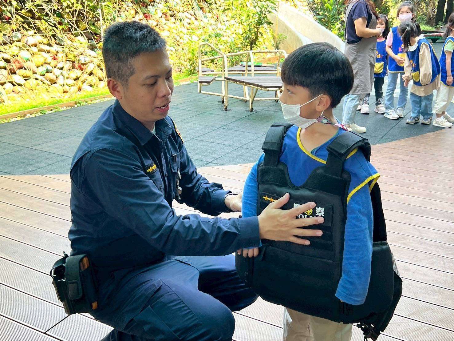 大園警攜手幼兒園舉辦交安宣導 學童:長大也想當警察! 341899 0