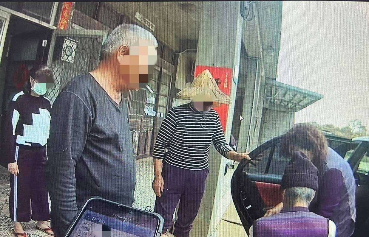 8旬翁路上徘徊「滿手都是血」 大園警民合力伸援 343945 0 1