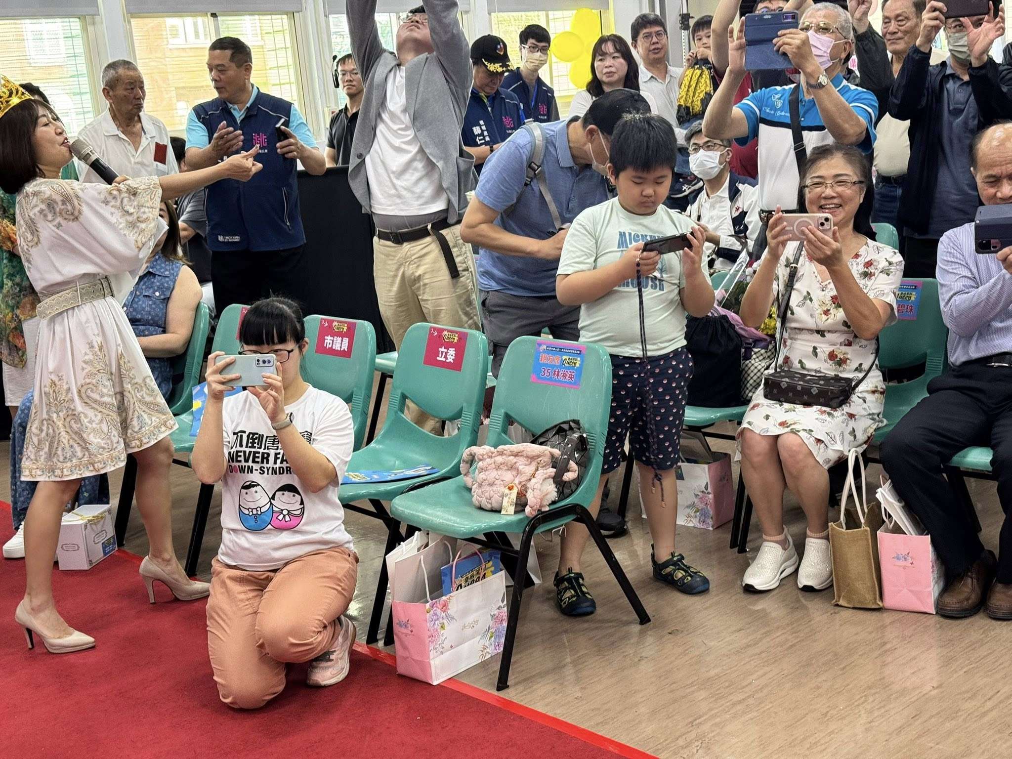 她為媽媽捕捉光榮時刻 蘇俊賓親手畫下感動:今年母親節最美畫面 492986766 1273142621275222 3436634555170711087 n 4