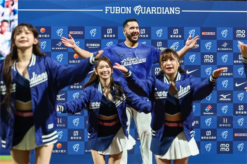AI女神李珠珢加持！富邦悍將魔力藍完封前東家中信兄弟