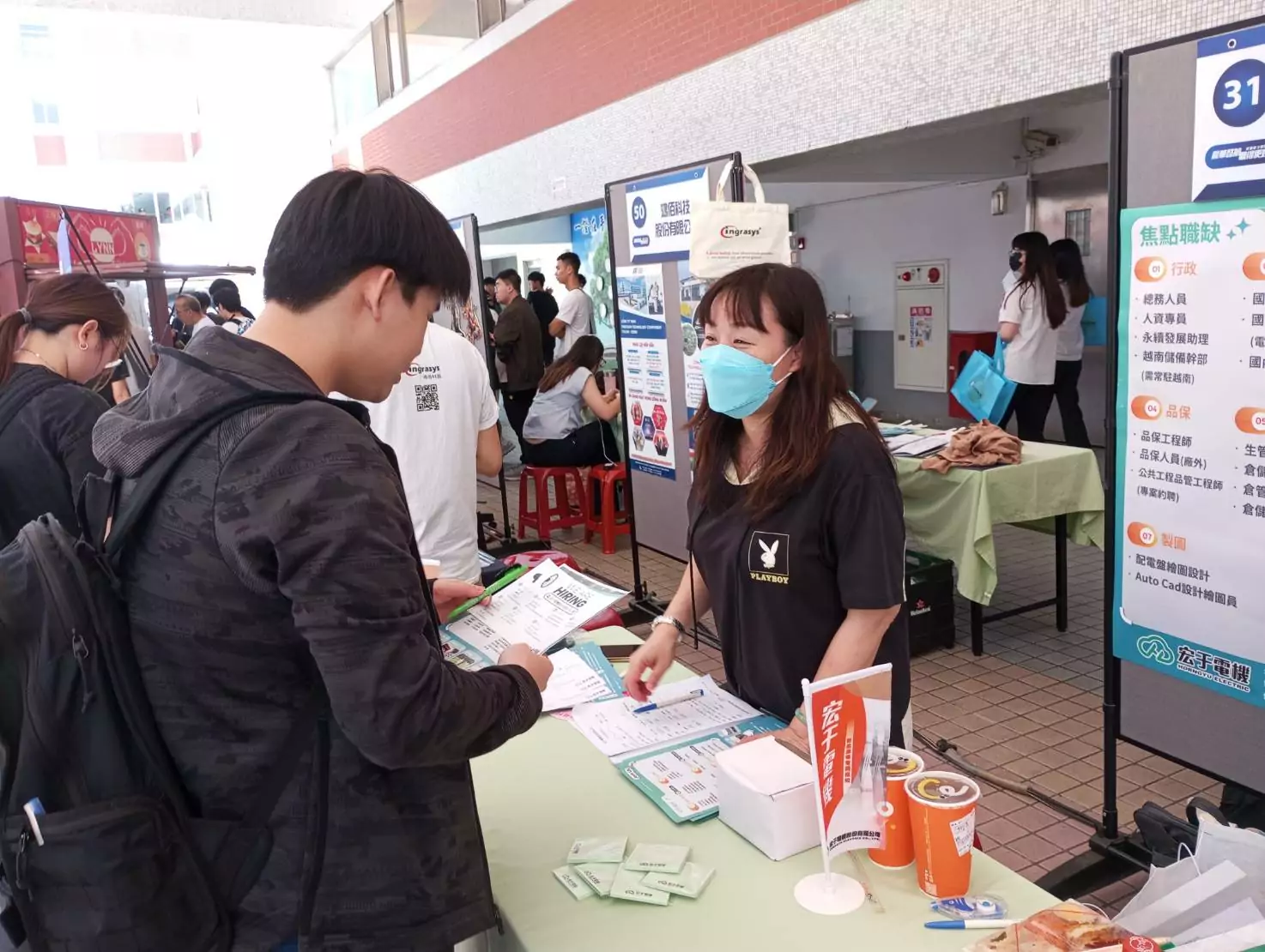 龍華科大校園徵才博覽會盛大登場 59企業釋出逾2200職缺搶人才 545gwrweq 2
