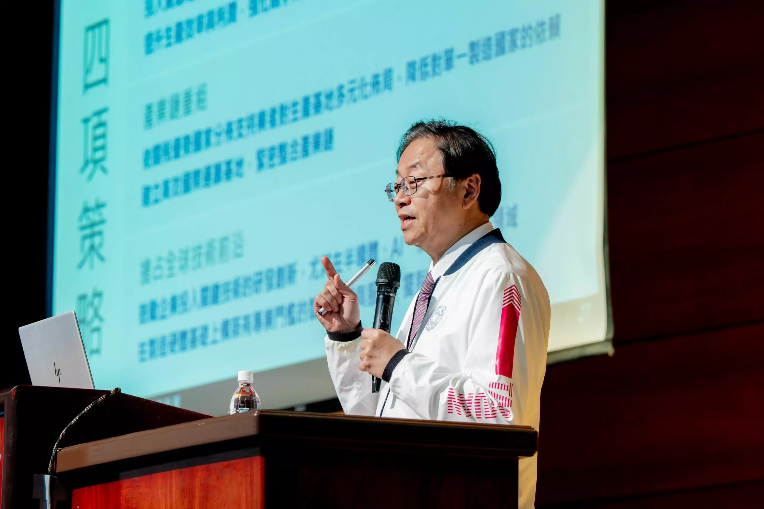 張善政走進校園談關稅風暴 籲台灣超前部署因應挑戰 張善政走進校園談關稅風暴 籲台灣超前部署因應挑戰