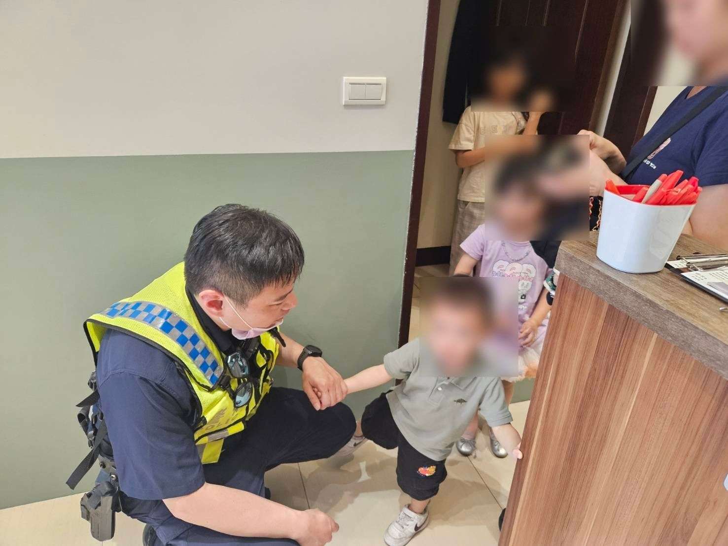 2歲童逛米干節走失急哭 平鎮暖警及時伸援 594022 0