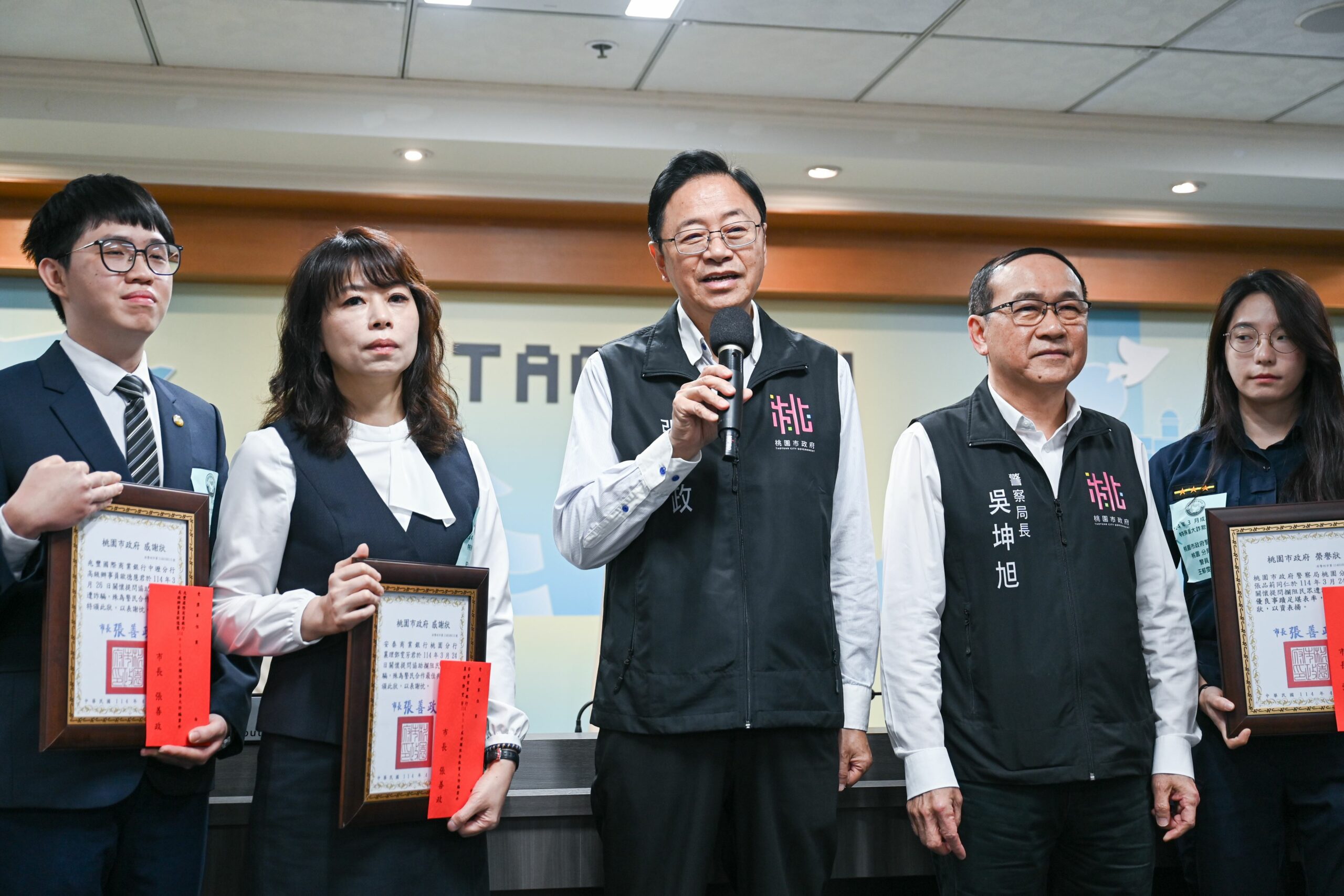 為民眾攔阻詐騙近2千萬 桃園15有功警銀人員獲表揚 5d229258 45be 4585 967a 2848f850c9f2 scaled
