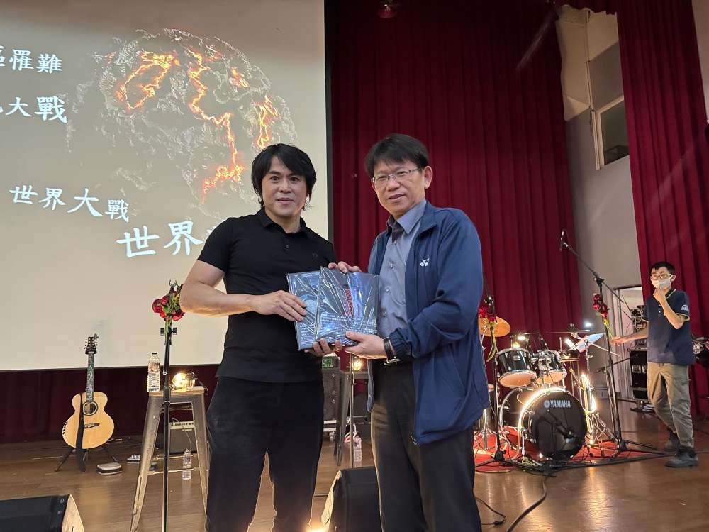南崁高中邀玫瑰墓樂團演講 學生重新思索人生價值 5wgw