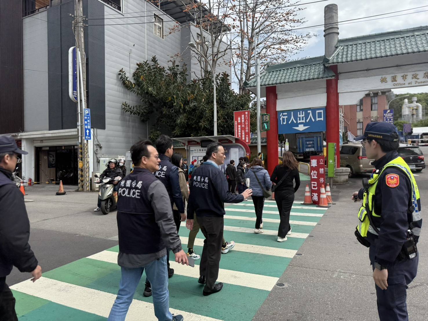 清明掃墓人潮湧現 桃警規劃交通疏導確保順暢 657025