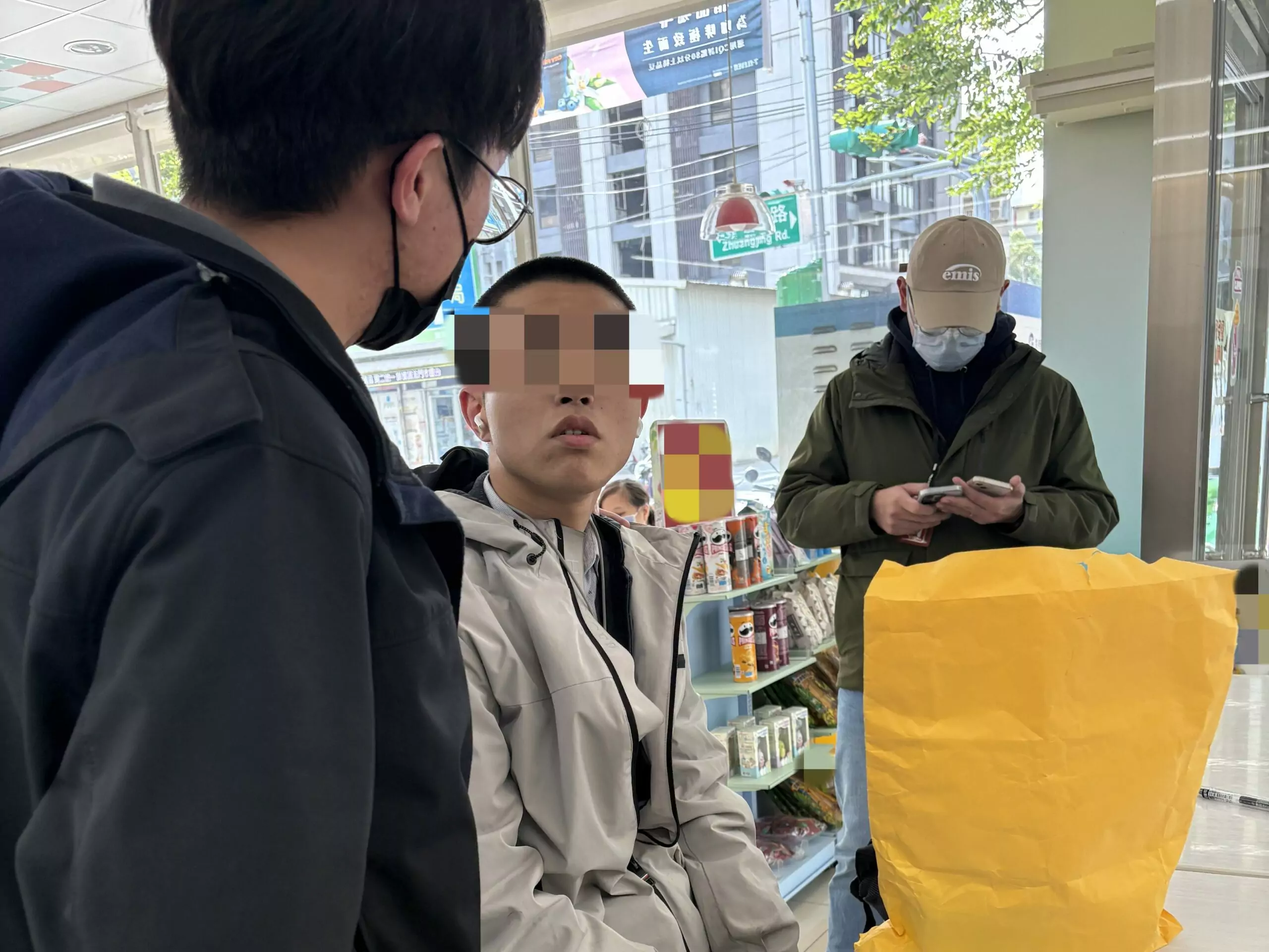中壢警民密切合作 假投資詐團車手當場被逮 中壢警民密切合作 假投資詐團車手當場被逮