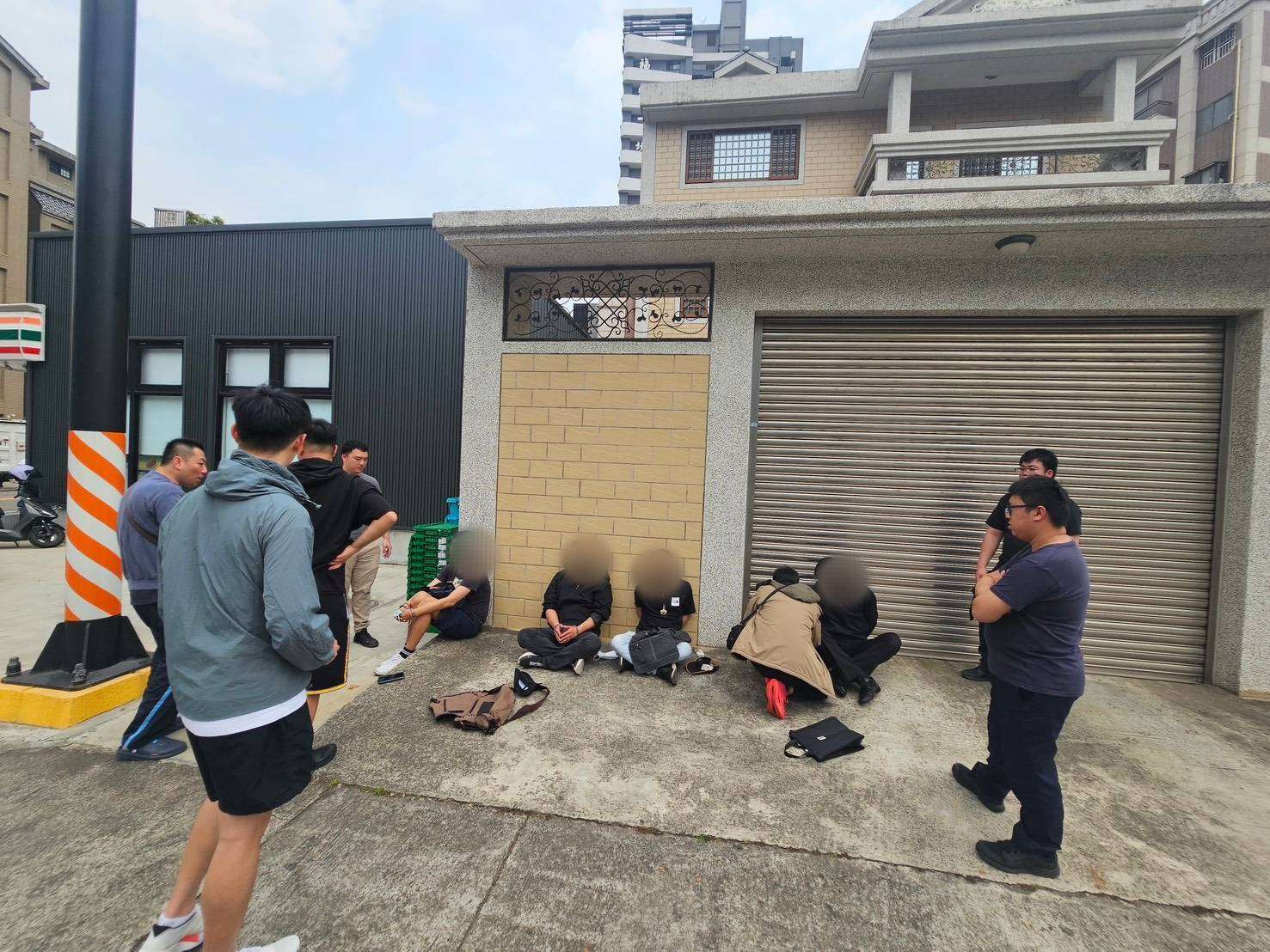 女子誤信投資群組遭詐346萬 八德警設局逮車手4人落網 771377 0
