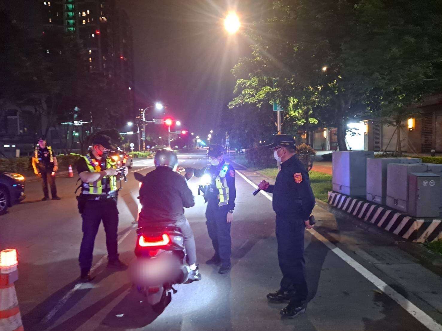 八德警雷霆除暴不打烊 出動42警力維護轄區安全 776452